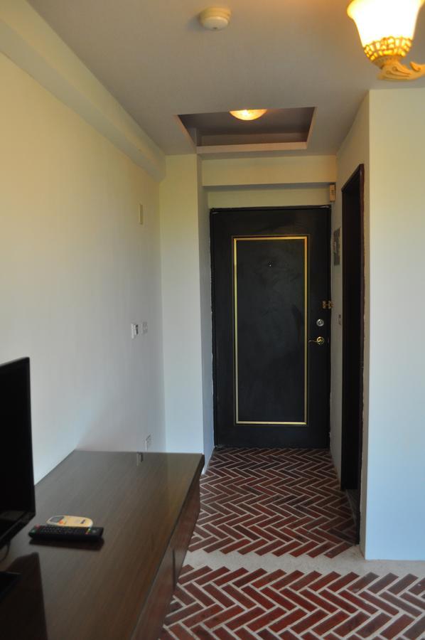 Fly House Backpacker Guesthouse Hualien stad Exteriör bild